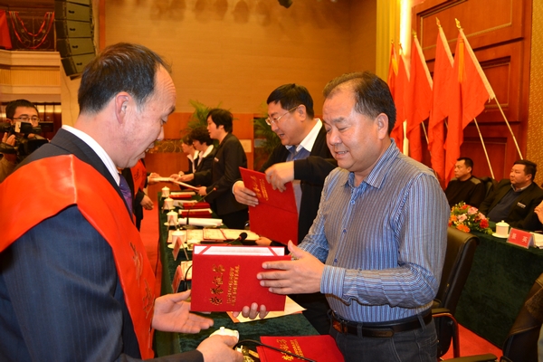 公司表彰了2011年度先進集體 先進個人及優(yōu)秀管理者